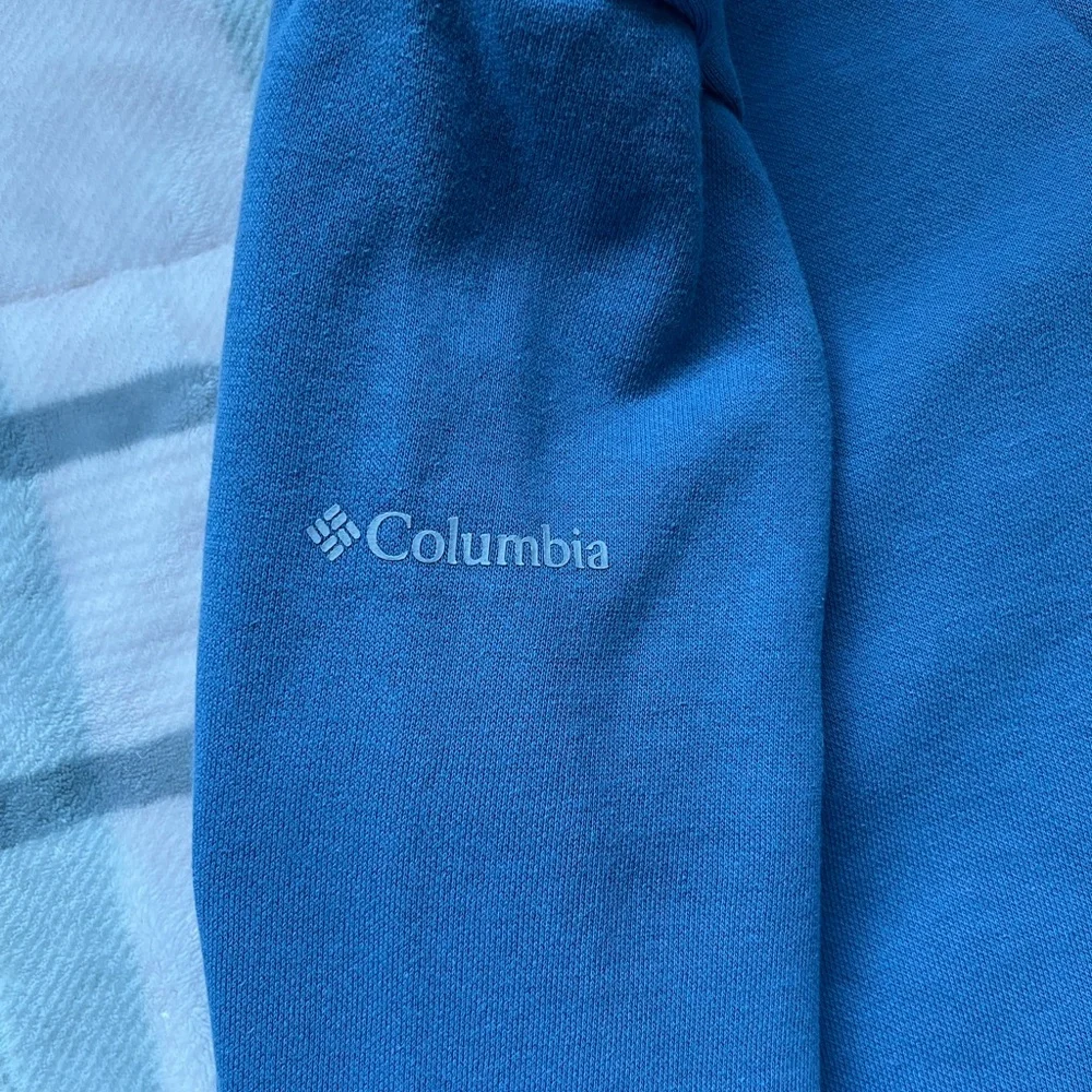 Columbia Women’s Medium Blue Crew Neck Sweatshirt - Picture 3 of 4